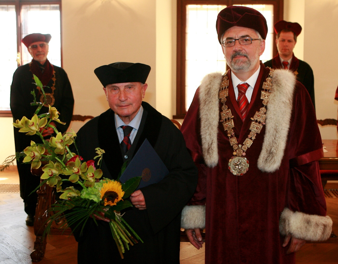 ju_honoris_causa_23_05_2012_012